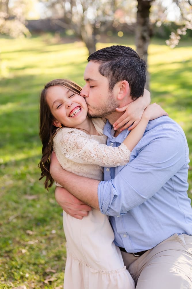 dad and daughter during maternity photography session in knoxville tn