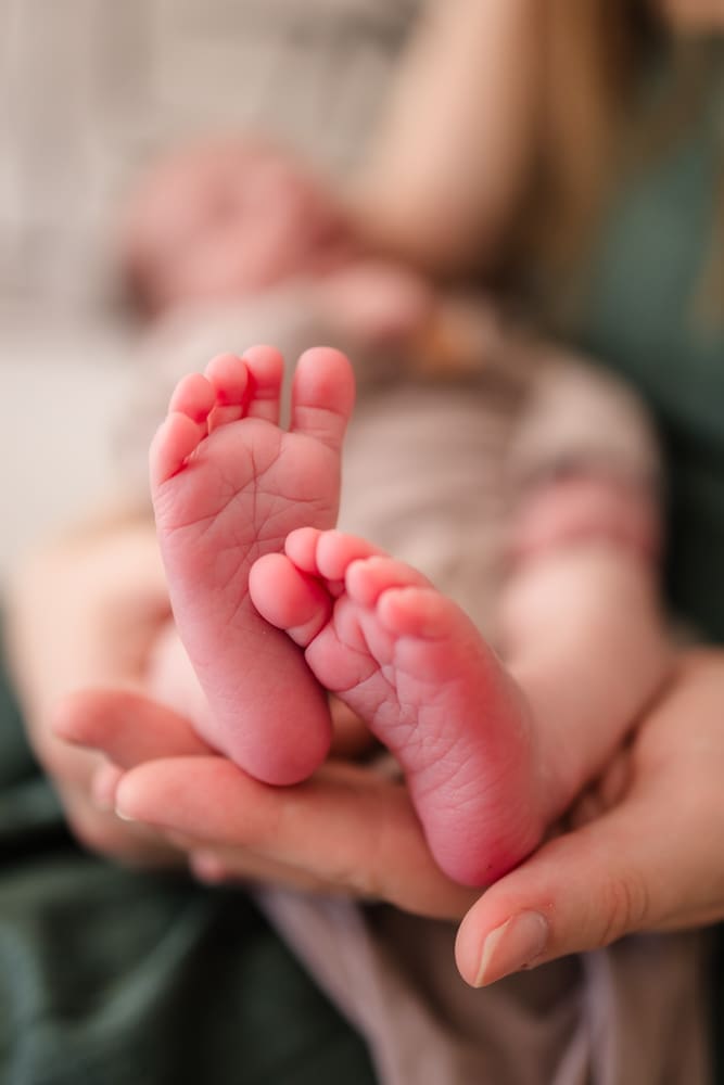 baby feet during in home lifestyle newborn photography session in knoxville tn