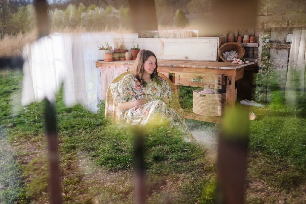 expecting mama during knoxville maternity photography session at the Holmstead studio