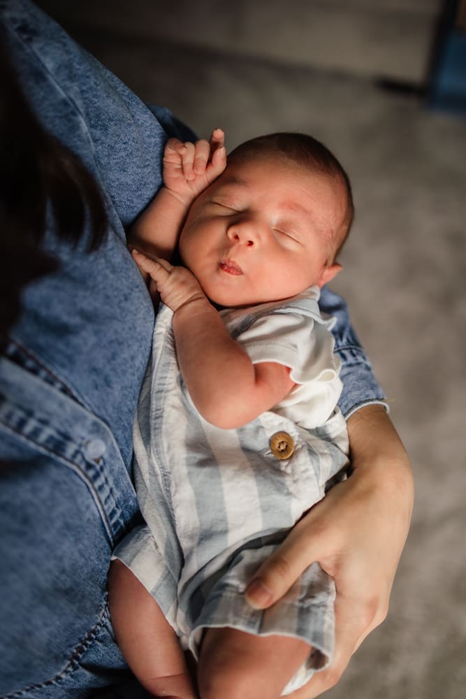 baby boy snuggling mom during knoxville in-home lifestyle newborn photography session